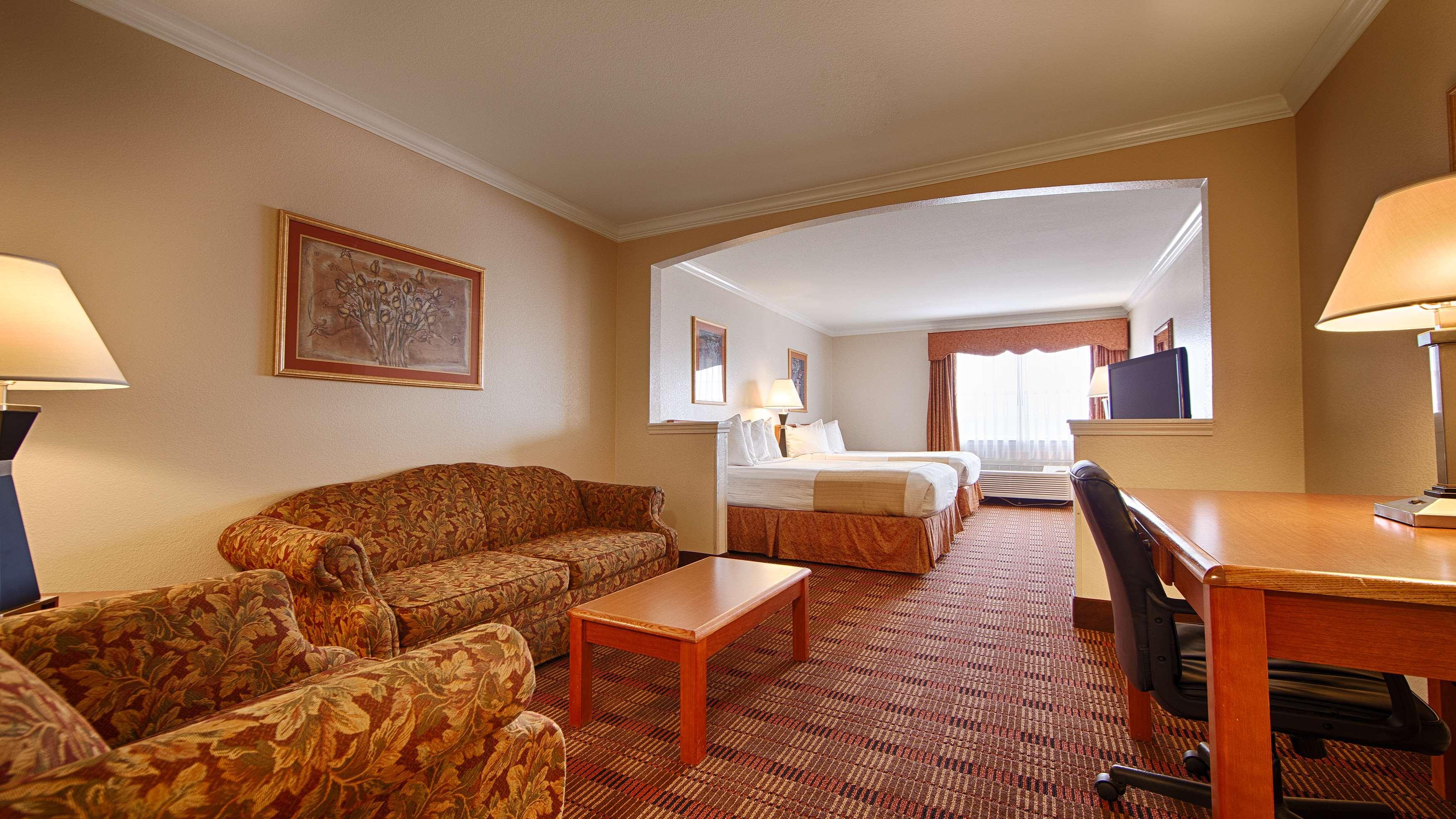 Best Western Club House Inn & Suites Mineral Wells Exterior photo