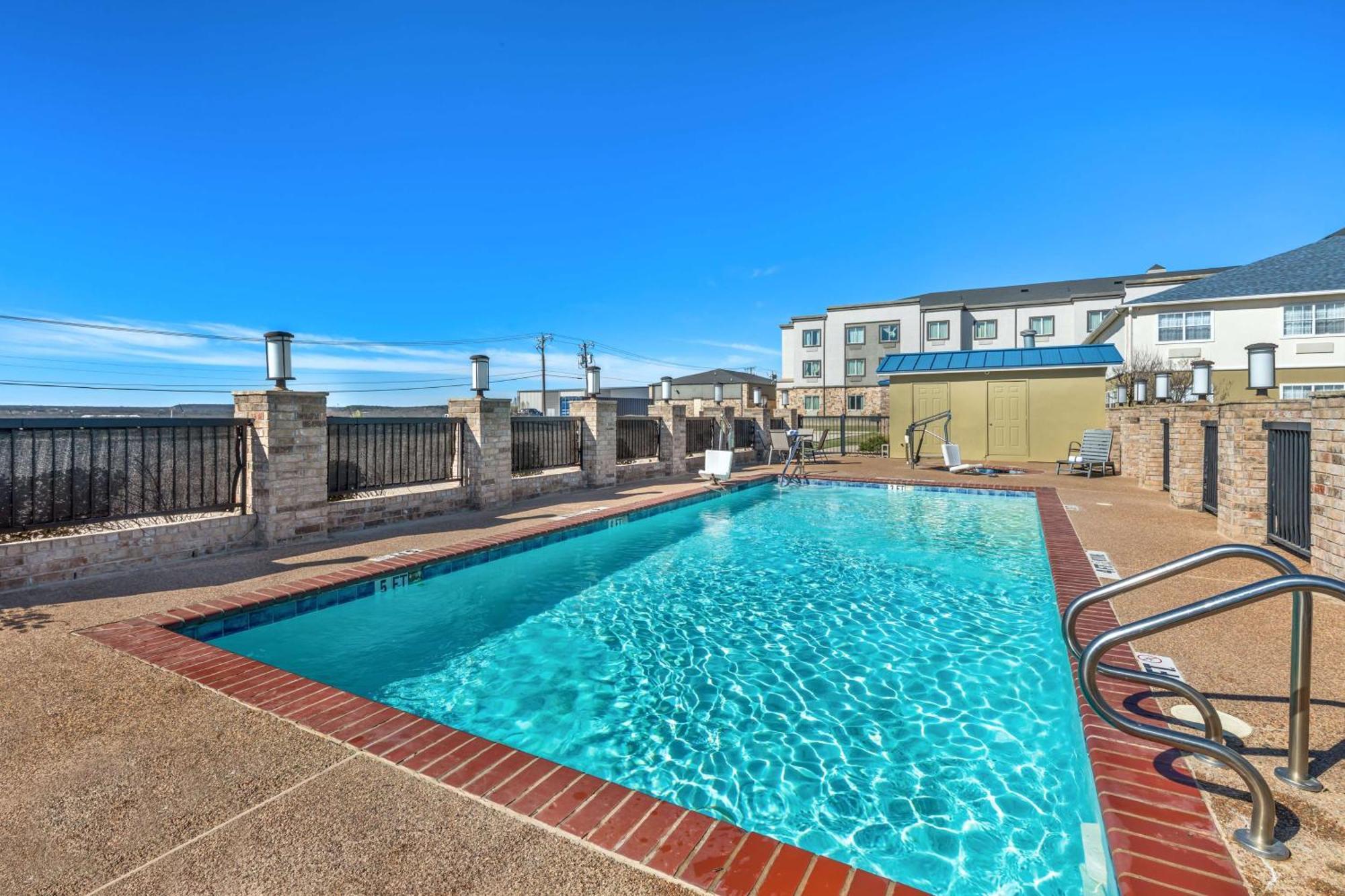 Best Western Club House Inn & Suites Mineral Wells Exterior photo