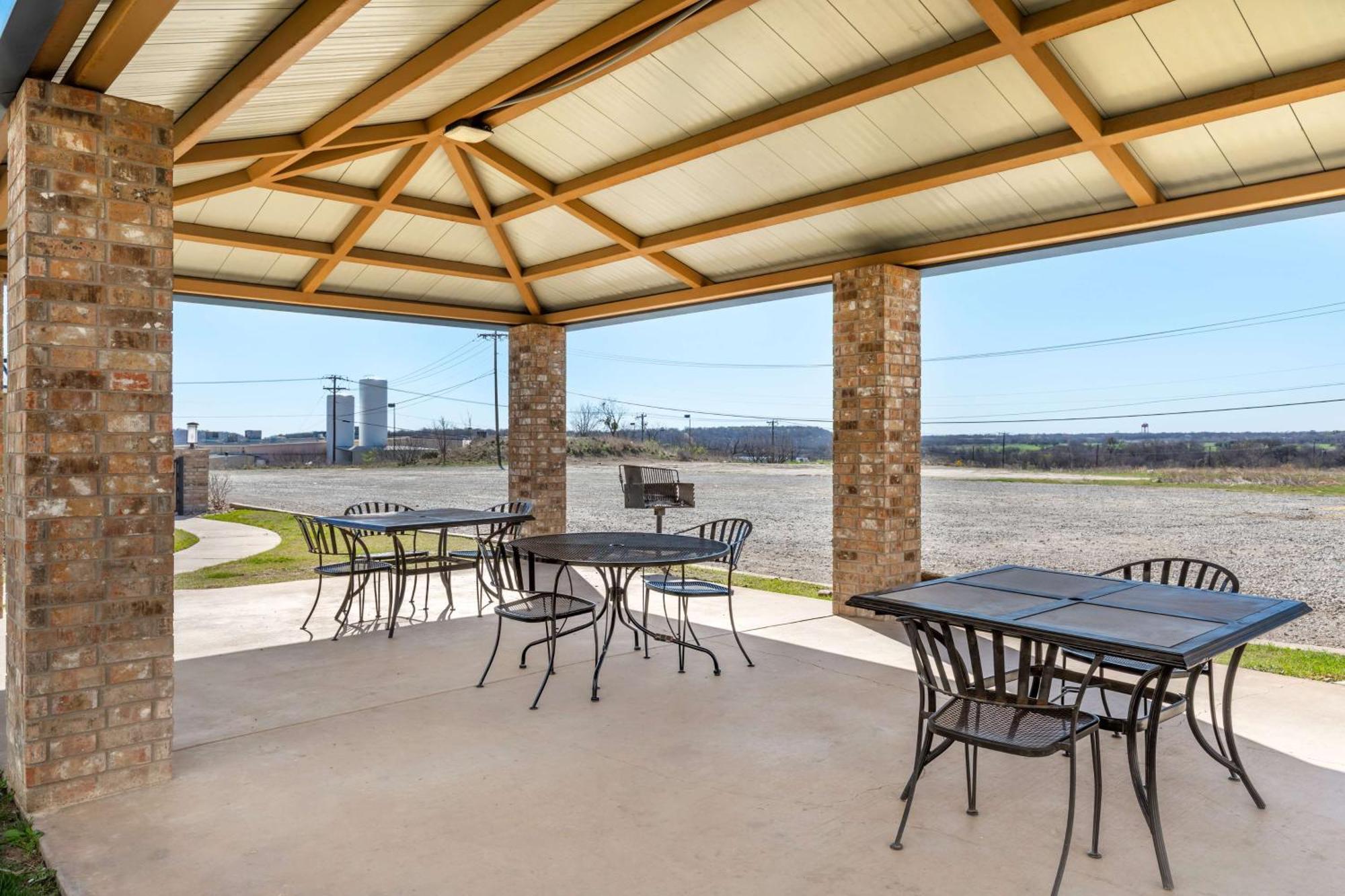 Best Western Club House Inn & Suites Mineral Wells Exterior photo
