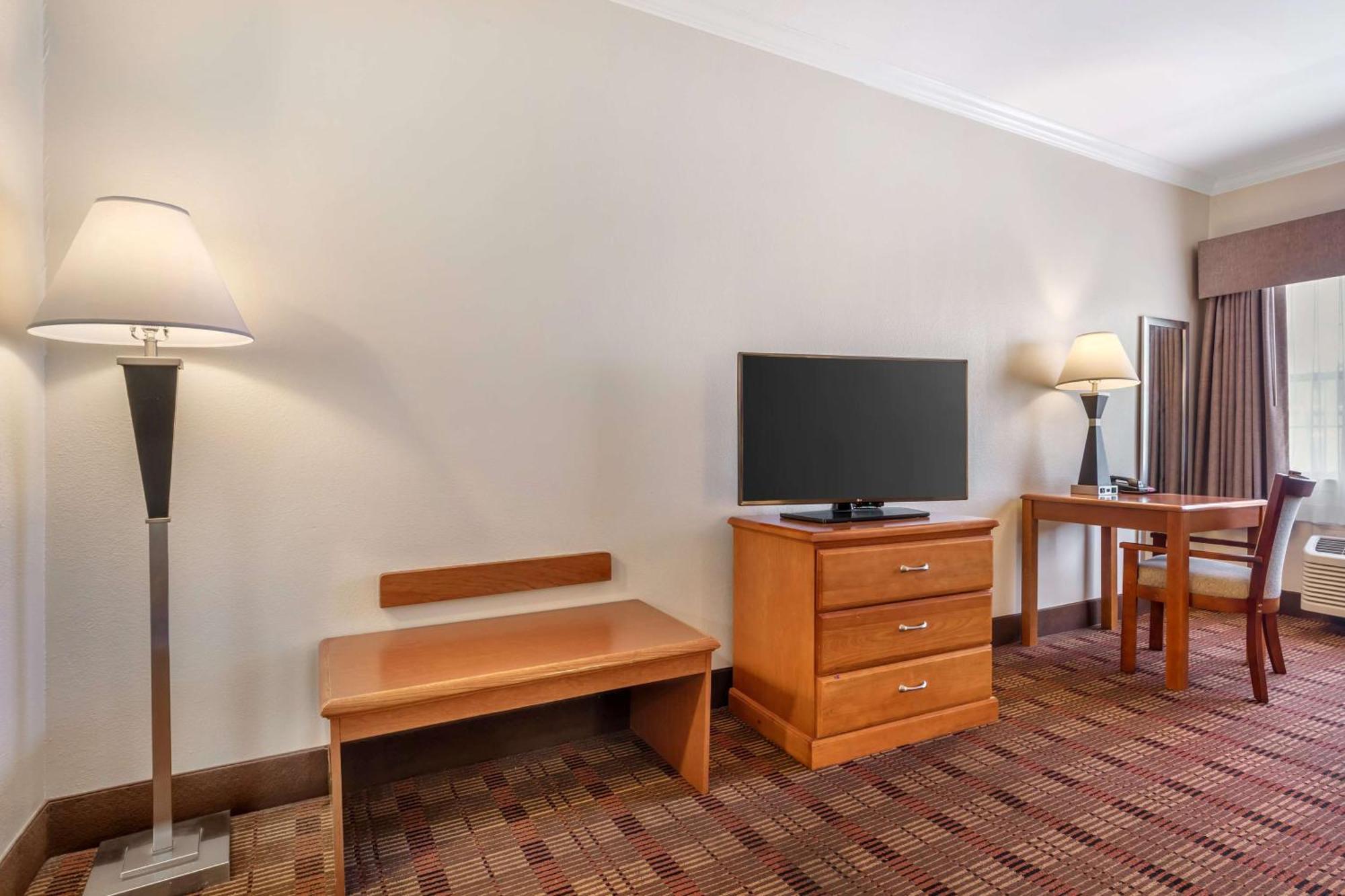 Best Western Club House Inn & Suites Mineral Wells Exterior photo