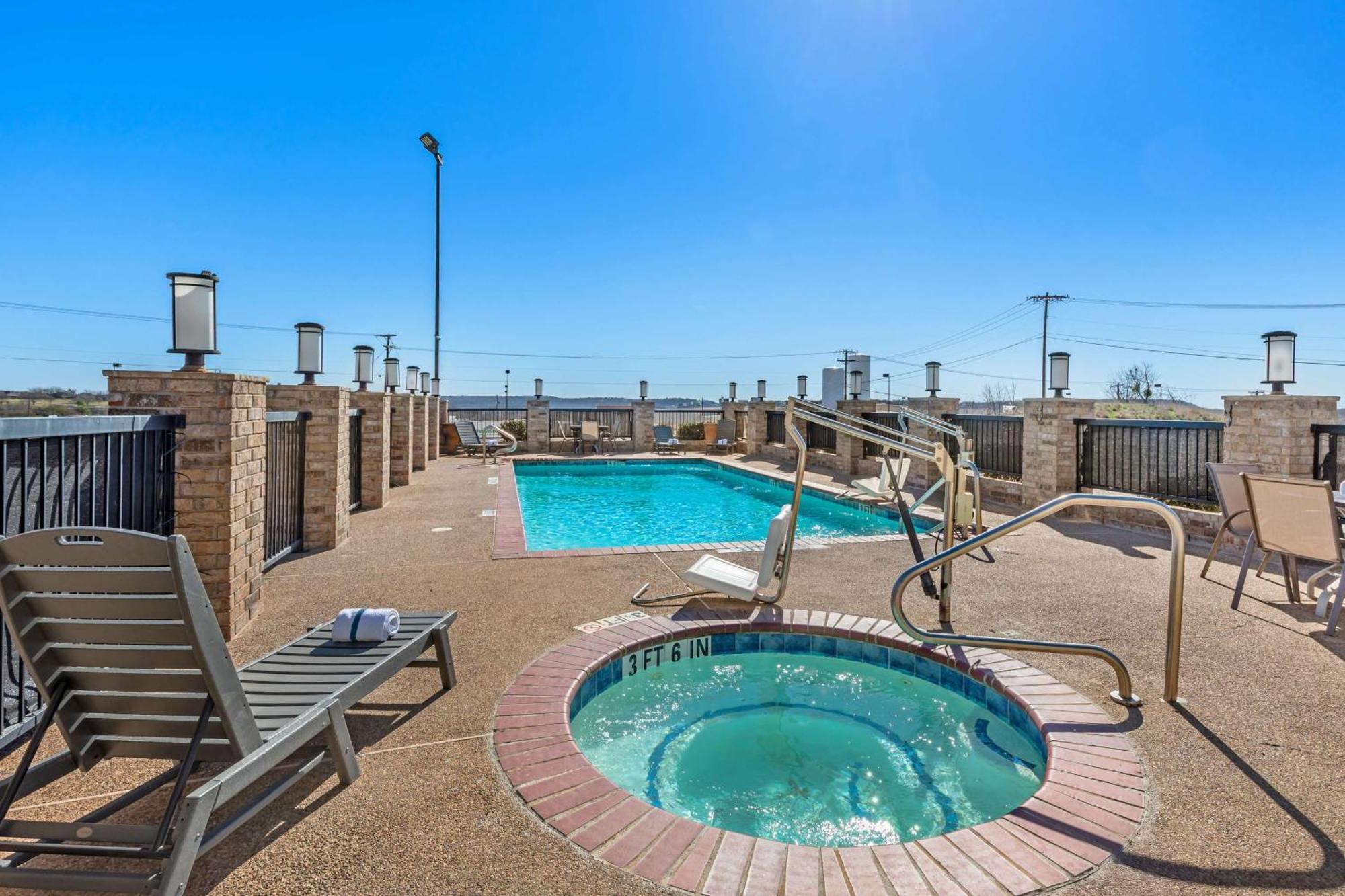 Best Western Club House Inn & Suites Mineral Wells Exterior photo